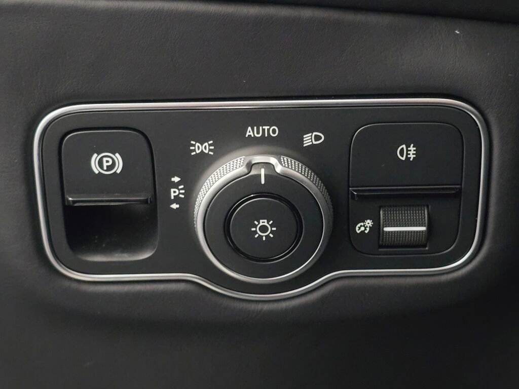 Used 2024 Aston Martin DBX 707 image 35