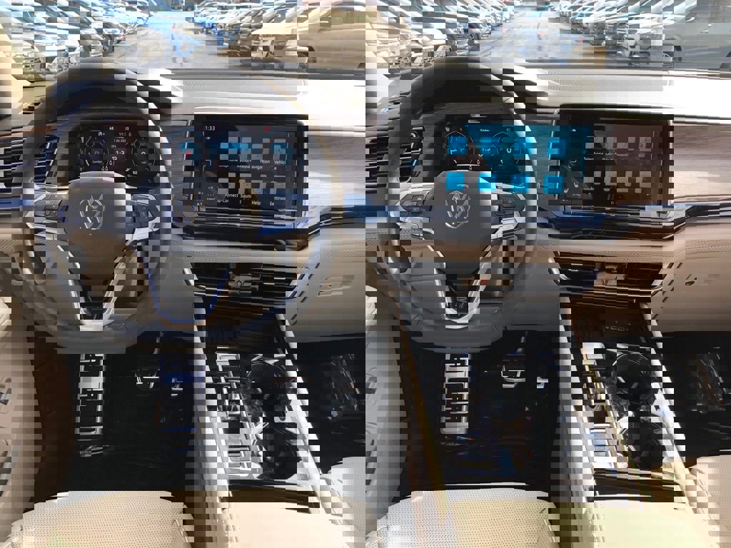 New 2025 Volkswagen Atlas SEL Premium R-Line image 17