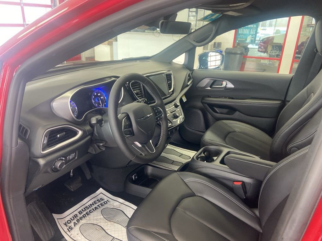 New 2026 Chrysler Voyager LX image 7