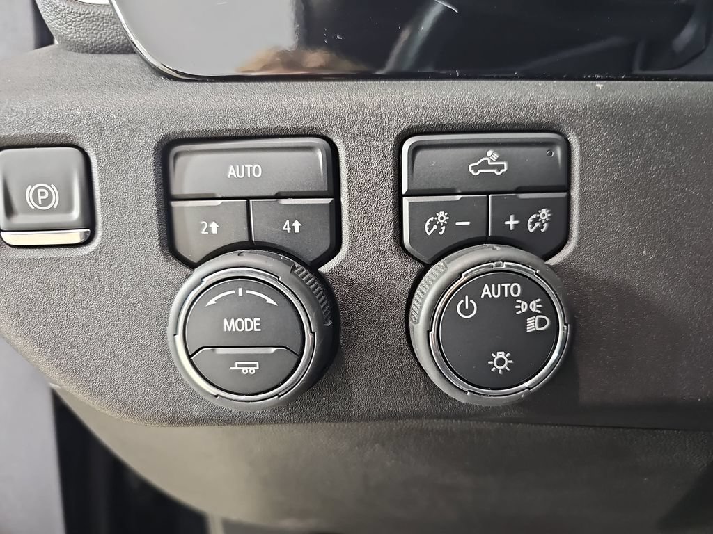 Certified 2025 Chevrolet Silverado 1500 LT AWD/4WD image 31