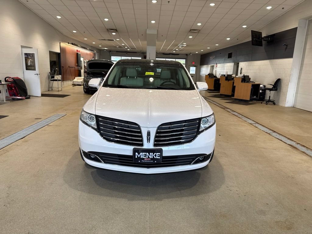 Used 2018 Lincoln MKT AWD w/ Technology Package image 2