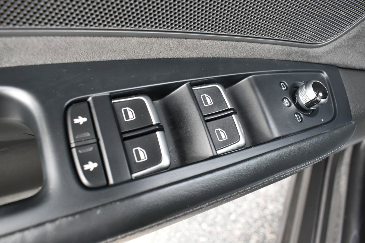 Used 2015 Audi S8 image 37