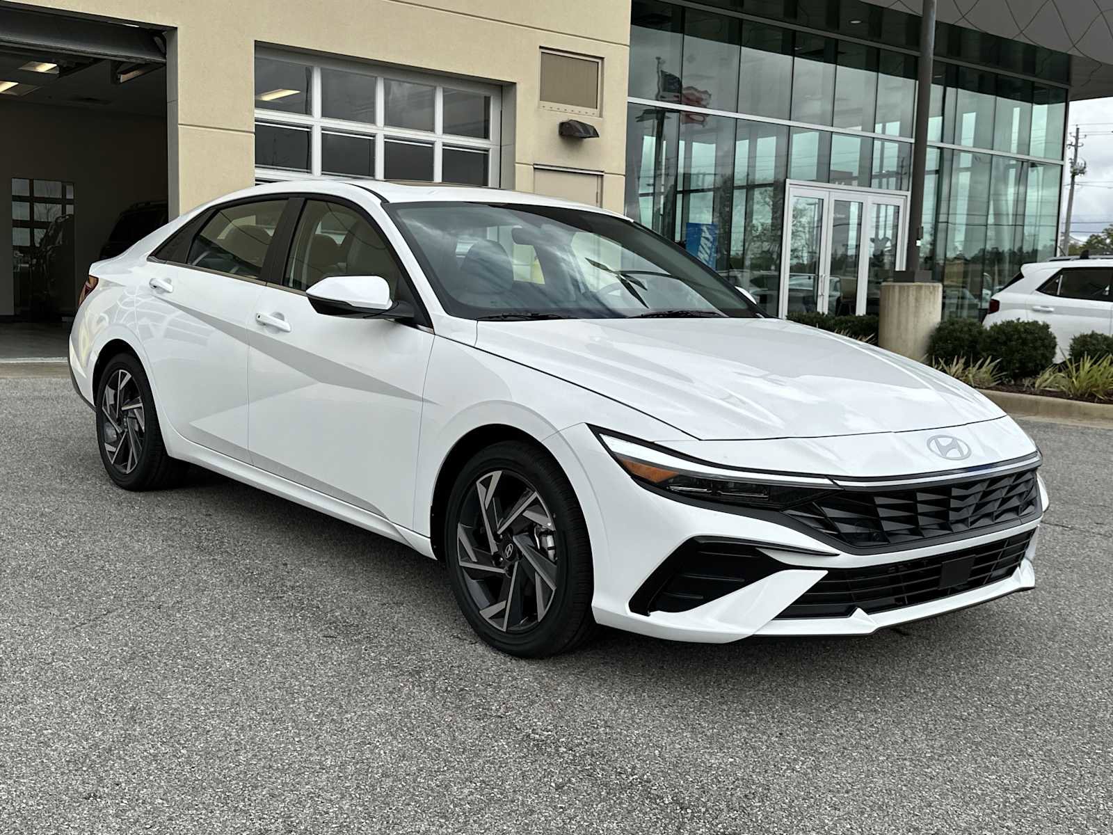 New 2026 Hyundai Elantra Limited FWD image 2