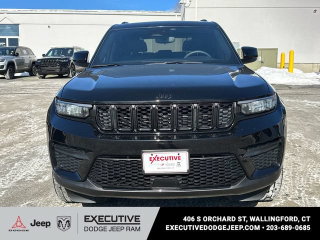 Used 2023 Jeep Grand Cherokee Altitude AWD/4WD image 6