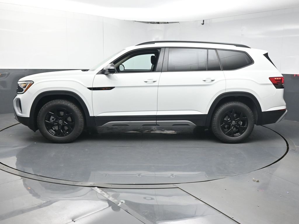 Used 2025 Volkswagen Atlas Peak Edition SE image 5