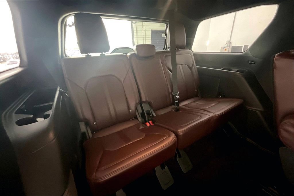 Used 2022 Ford Expedition Limited image 32