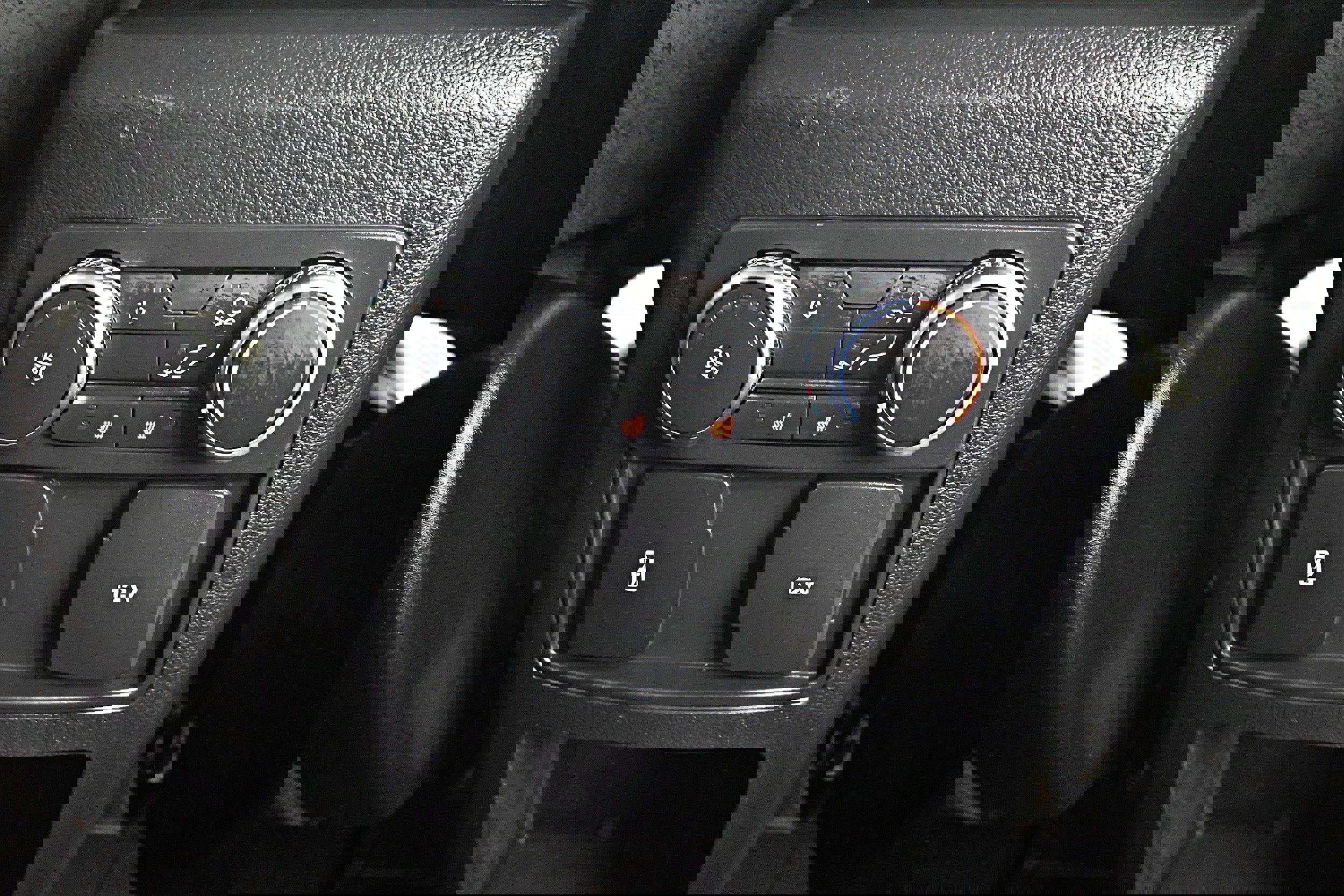 Used 2020 Ford Explorer XLT w/ Equipment Group 202A image 30