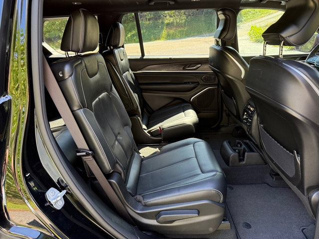 Used 2023 Jeep Grand Cherokee L Overland w/ Luxury Tech Group IV image 25