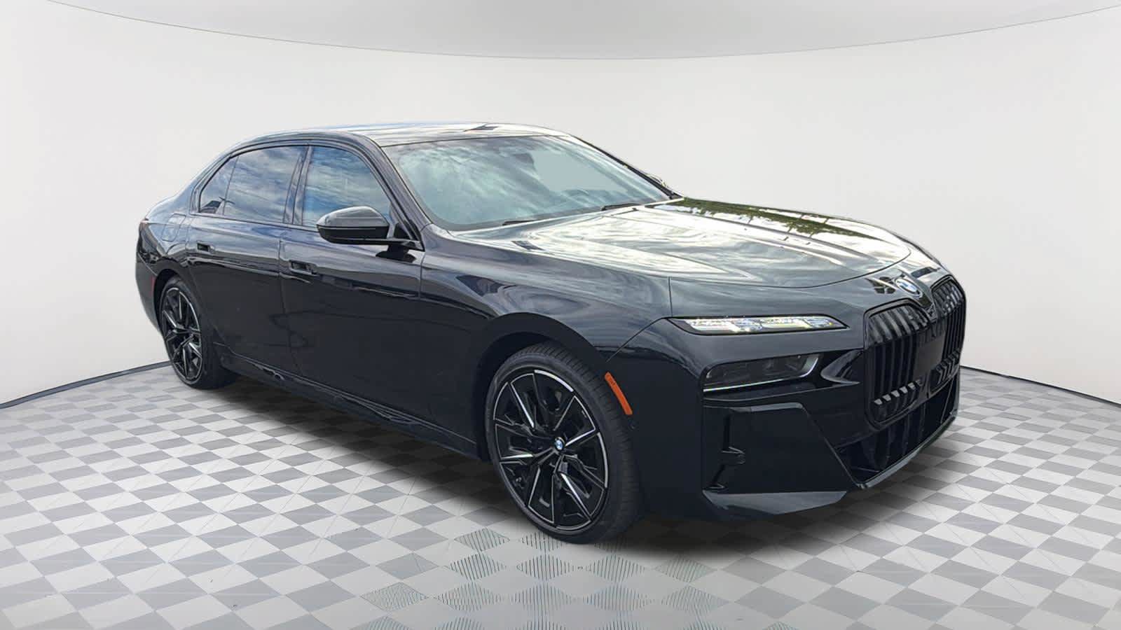 Used 2023 BMW 760i xDrive w/ Executive Package AWD/4WD image 3