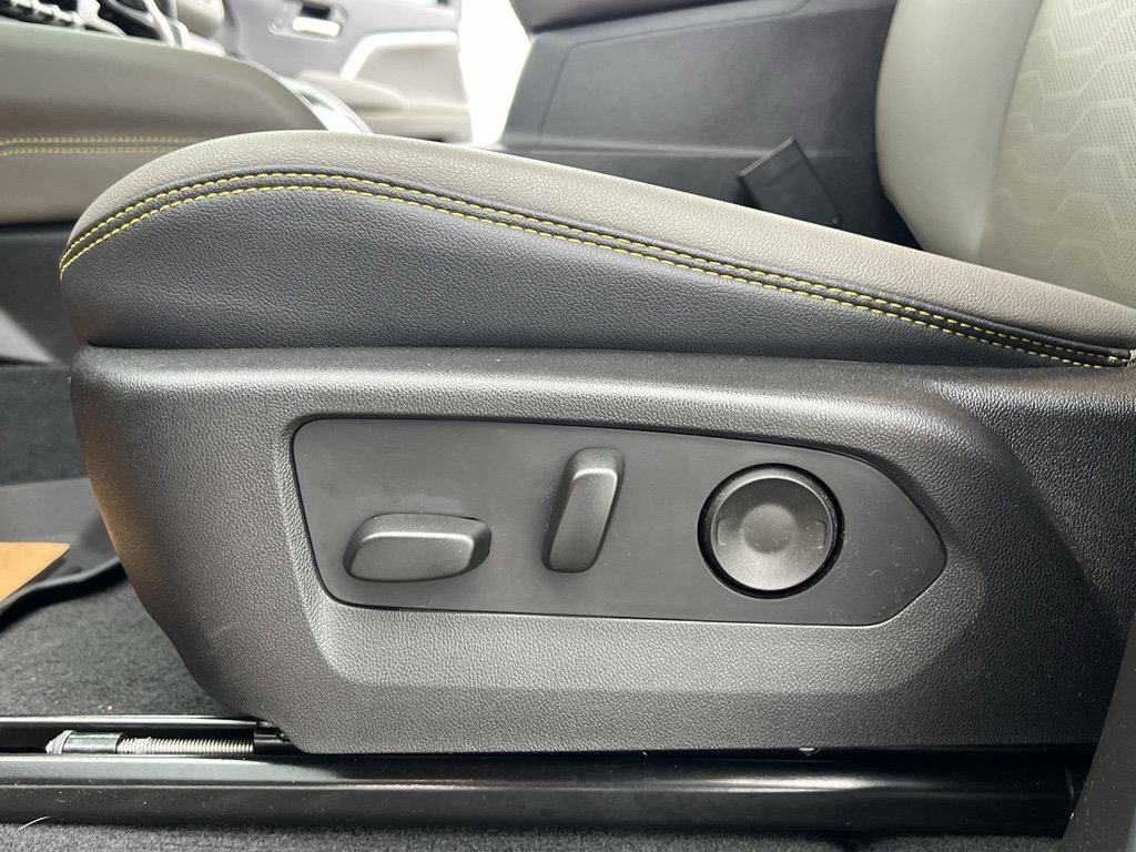 Used 2025 Chevrolet Colorado ZR2 w/ Technology Package image 16