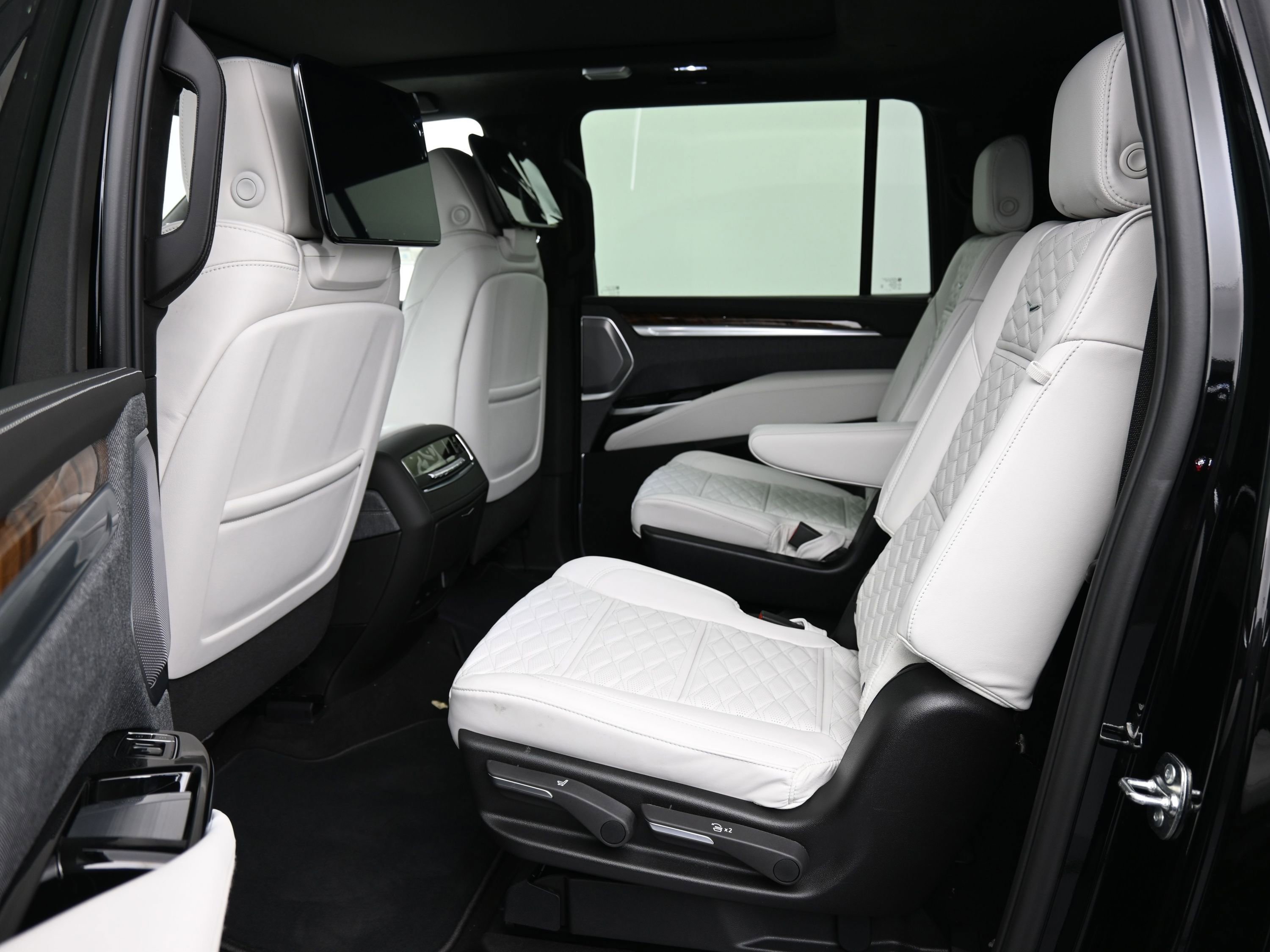 New 2026 Cadillac Escalade ESV Platinum Sport AWD/4WD image 10