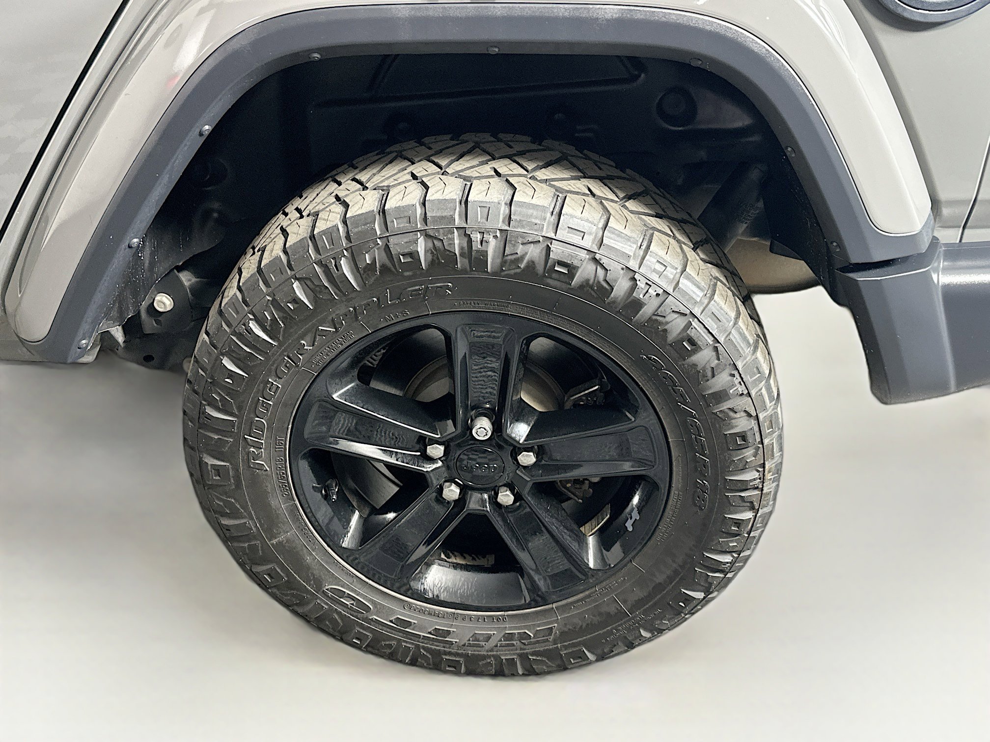 Used 2019 Jeep Wrangler Unlimited Sahara image 11