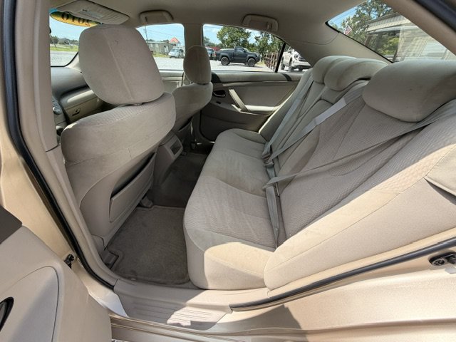 Used 2010 Toyota Camry SE FWD image 6
