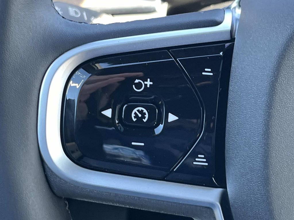 New 2026 Volvo XC60 B5 Plus w/ Climate Package image 26