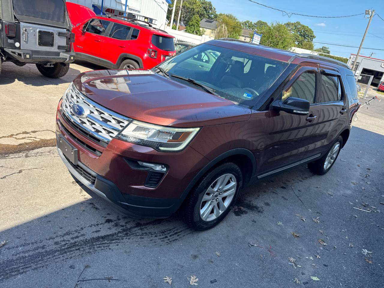 Used 2018 Ford Explorer XLT w/ Equipment Group 202A AWD/4WD image 3