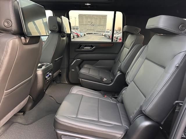 New 2026 GMC Yukon XL Denali w/ Denali Reserve Package image 20