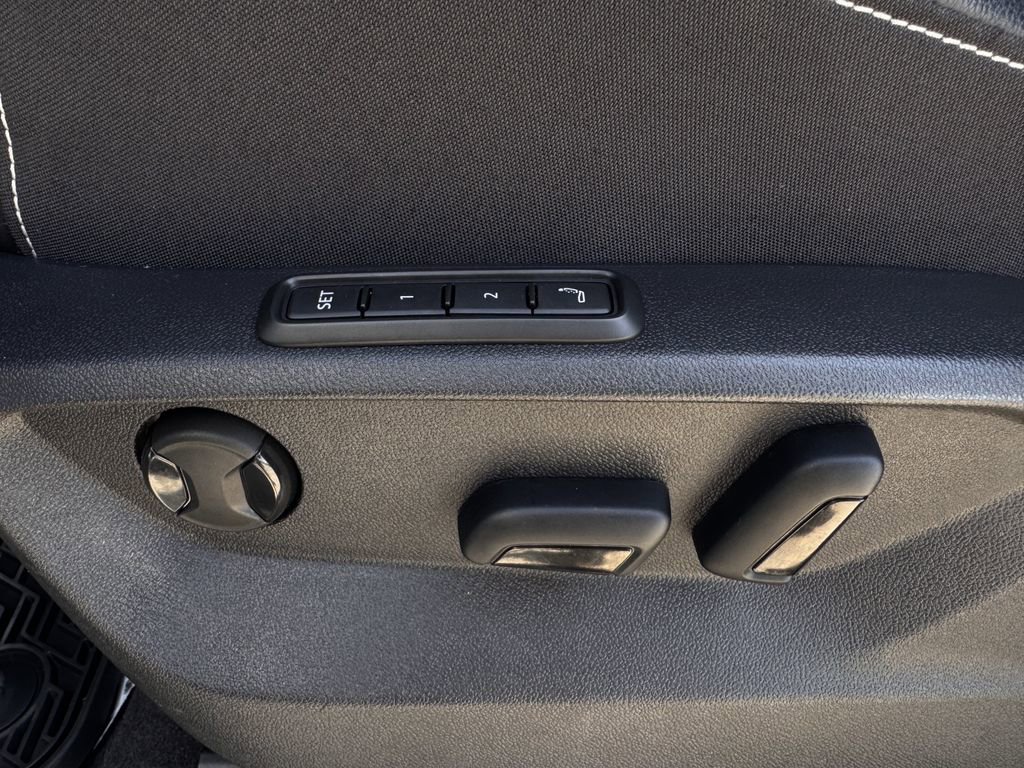 Used 2025 Volkswagen Atlas SEL Premium R-Line image 28