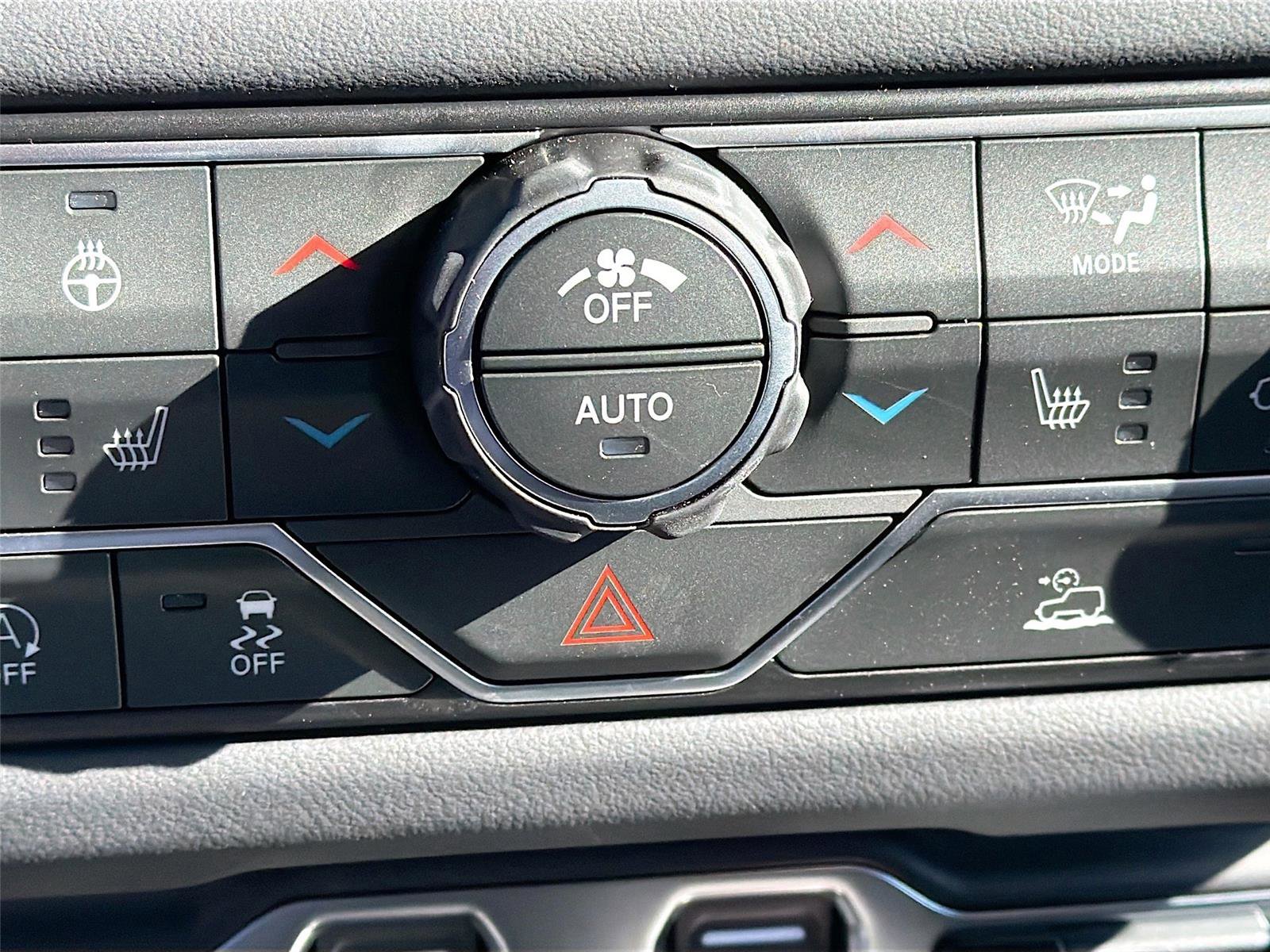 New 2026 Jeep Wrangler Unlimited Rubicon w/ Dual Top Group image 19