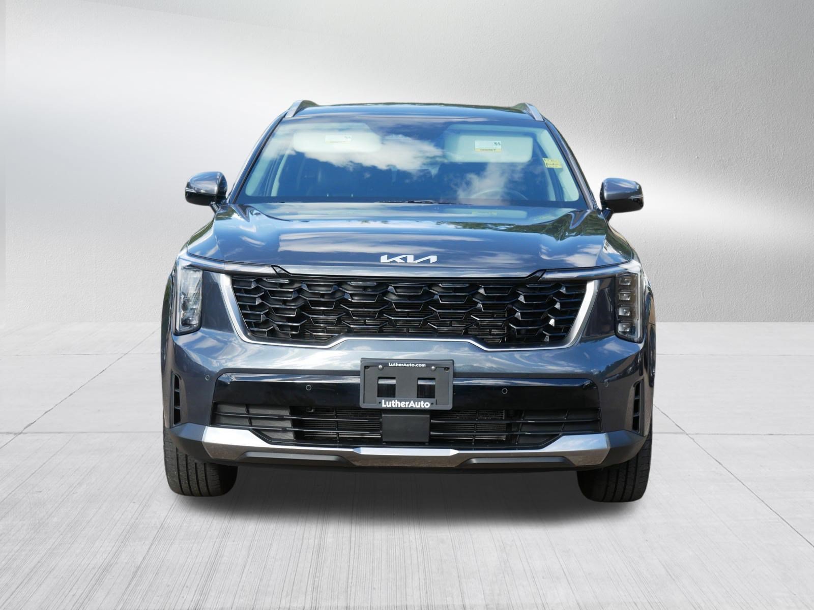 Certified 2025 Kia Sorento S AWD/4WD image 2