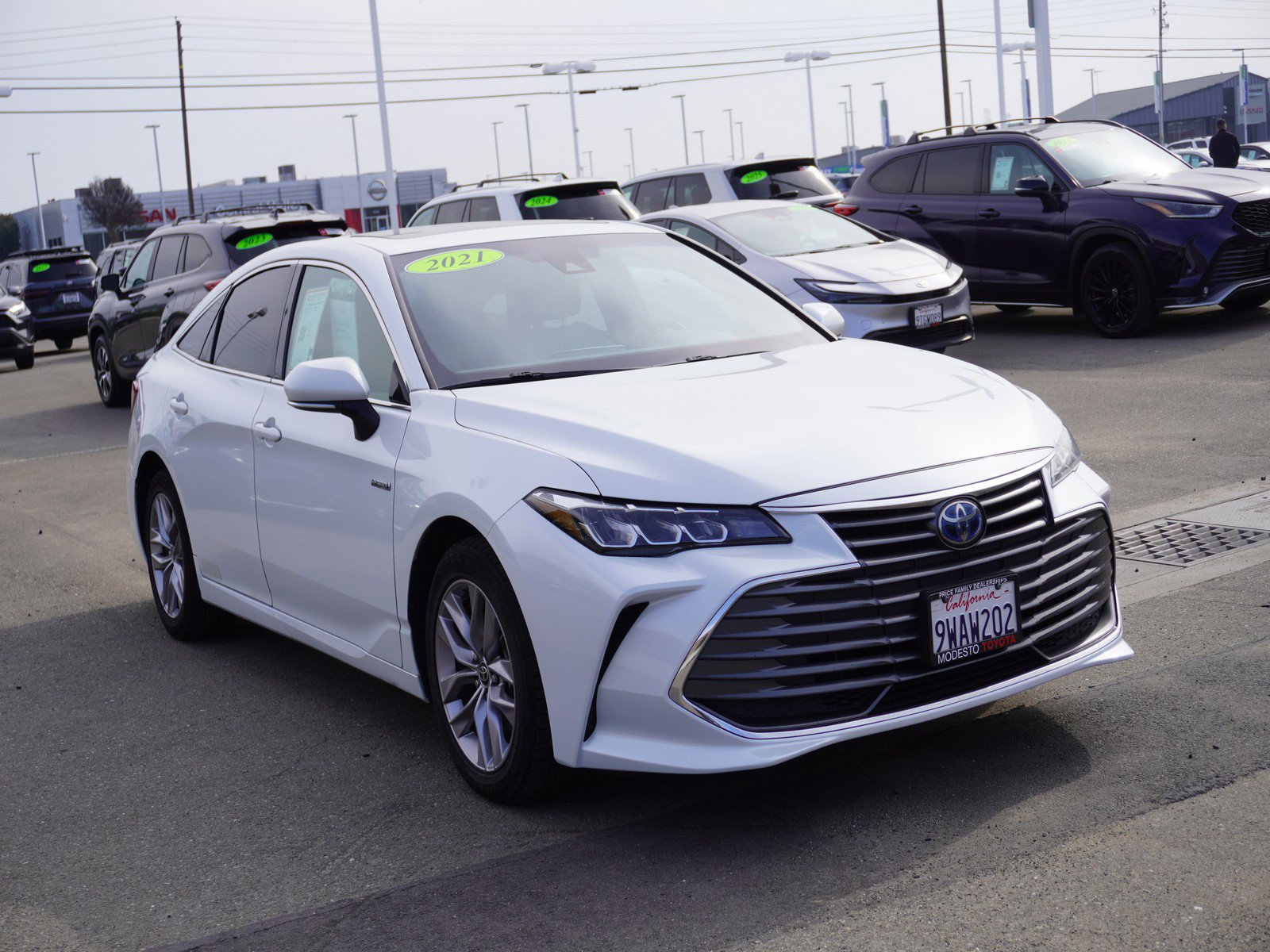 Used 2021 Toyota Avalon XLE w/ Moonroof Package image 1