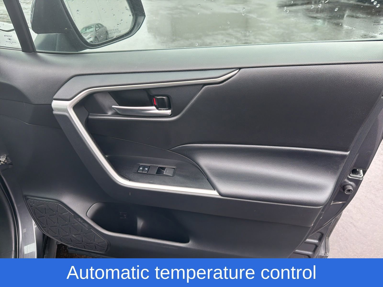 Used 2023 Toyota RAV4 XLE image 24