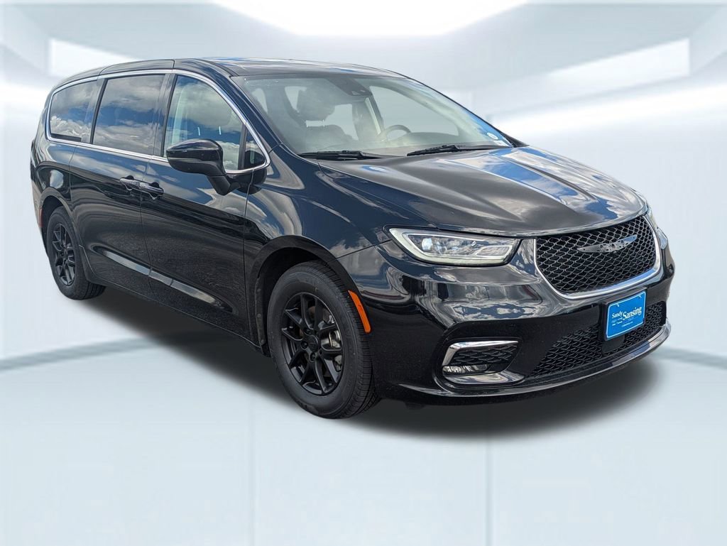 Used 2023 Chrysler Pacifica Touring-L image 8