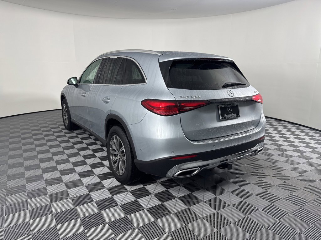 Certified 2025 Mercedes-Benz GLC 300 4MATIC image 4