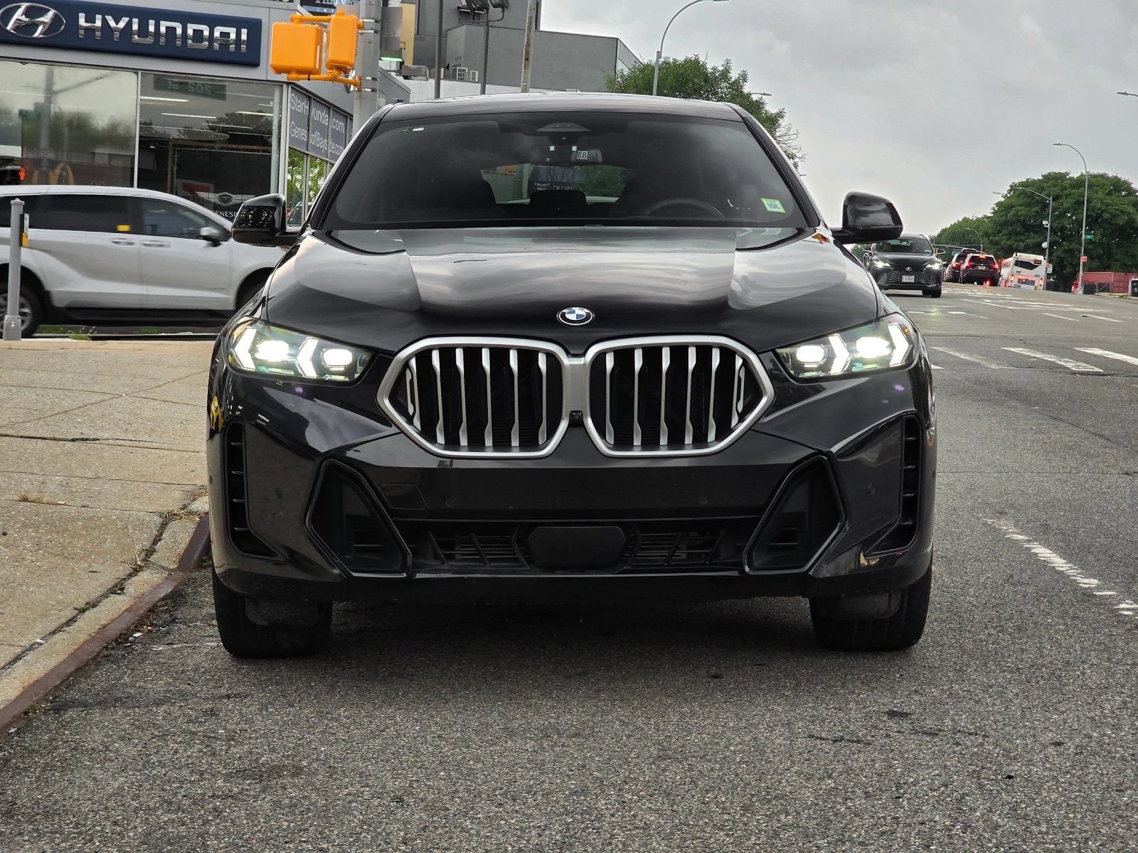 Used 2024 BMW X6 xDrive40i AWD/4WD image 3