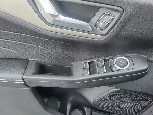 Used 2021 Ford Escape SE w/ SE Sport Appearance Package image 38