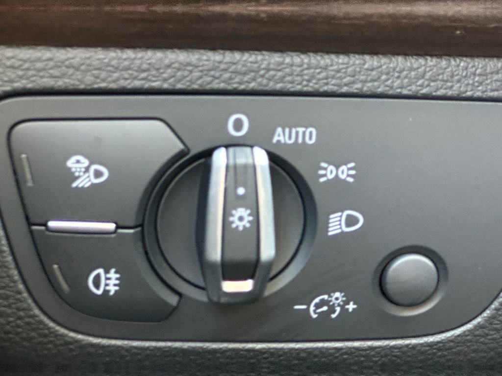 Used 2024 Audi Q5 e Premium Plus w/ Premium Plus Package image 19