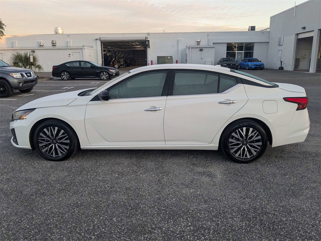 Used 2025 Nissan Altima 2.5 SV image 7