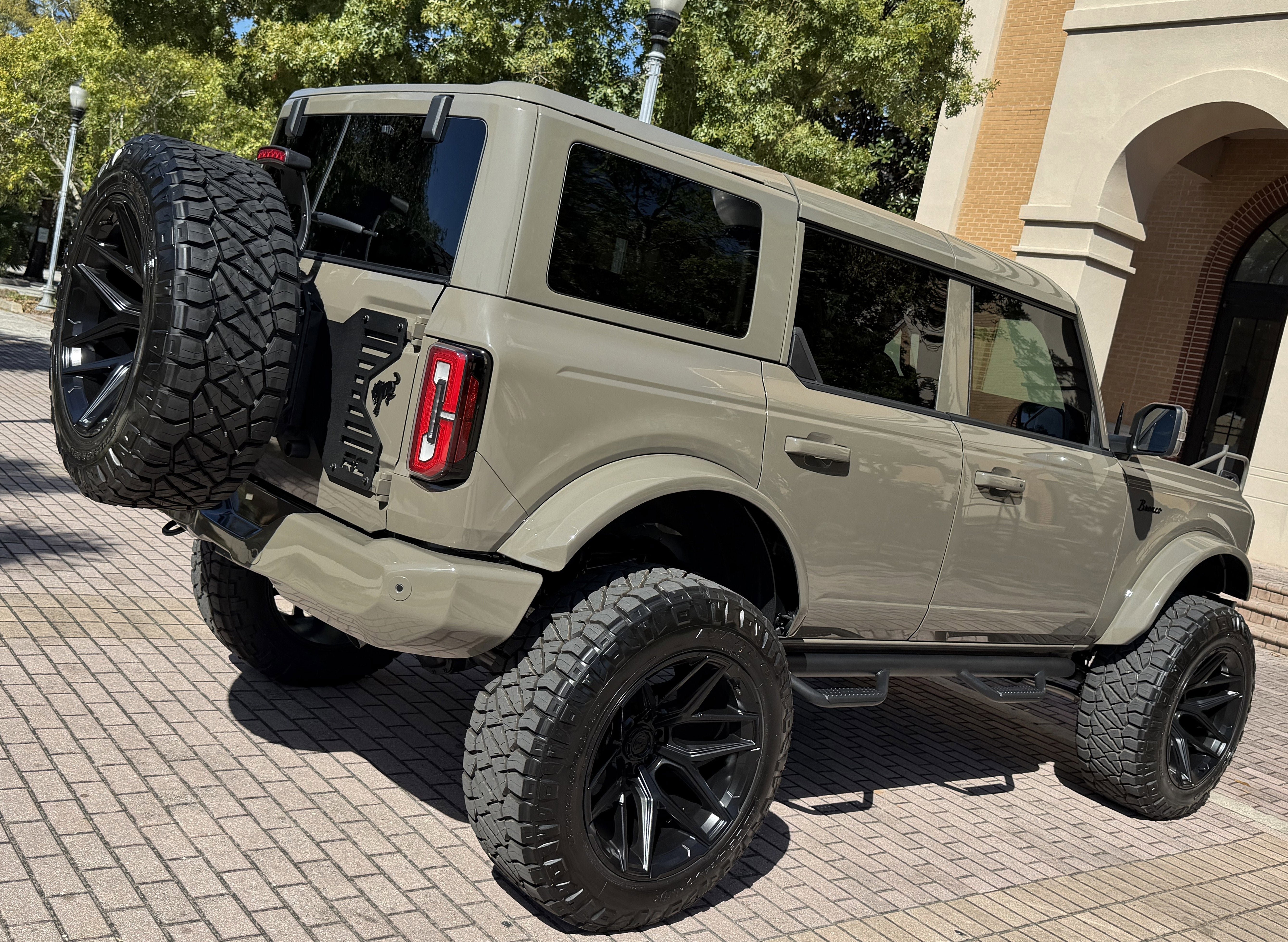 Used 2025 Ford Bronco Outer Banks AWD/4WD image 7