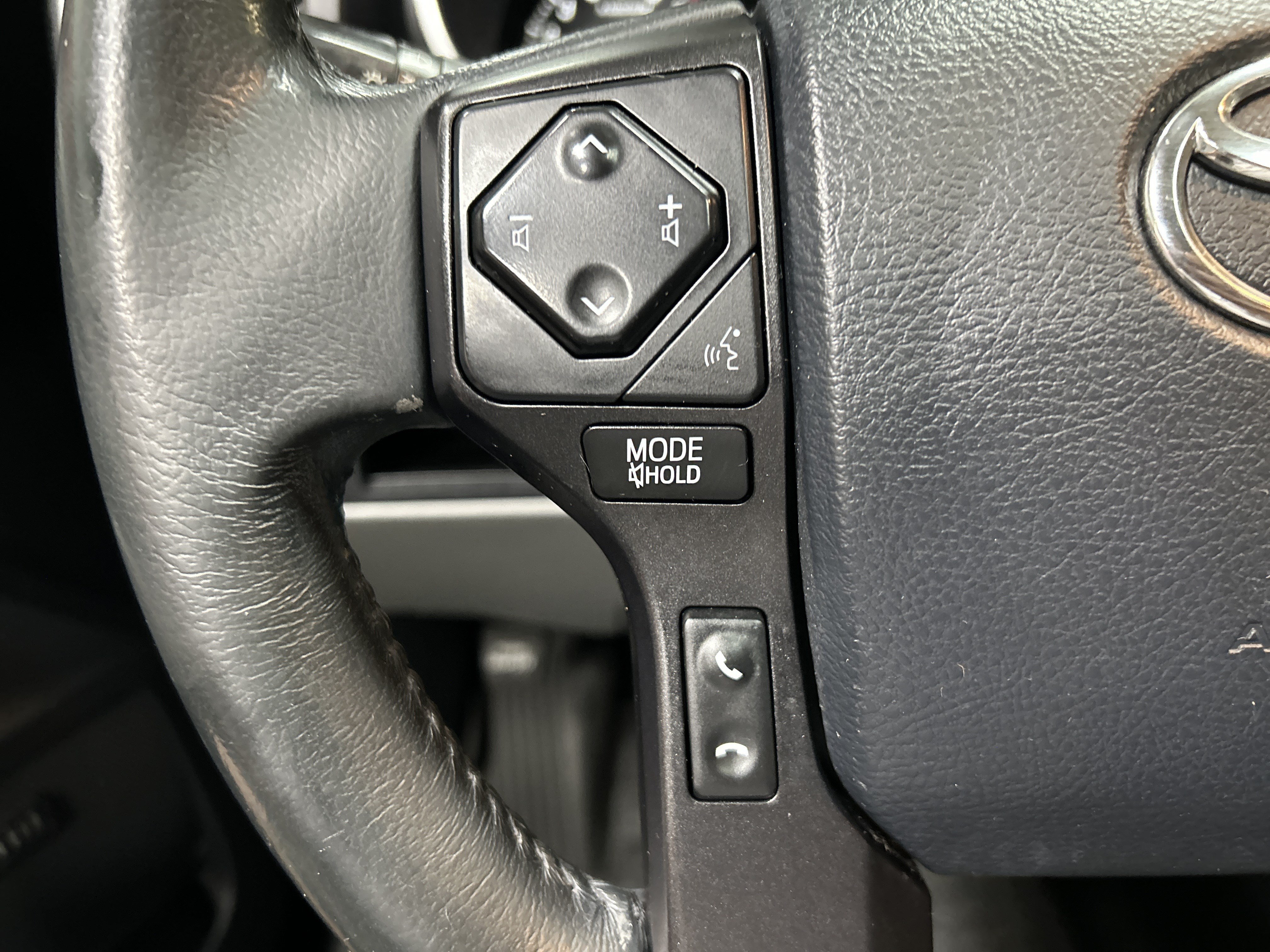 Used 2018 Toyota Sequoia Limited w/ Safety & Convenience Package AWD/4WD image 19