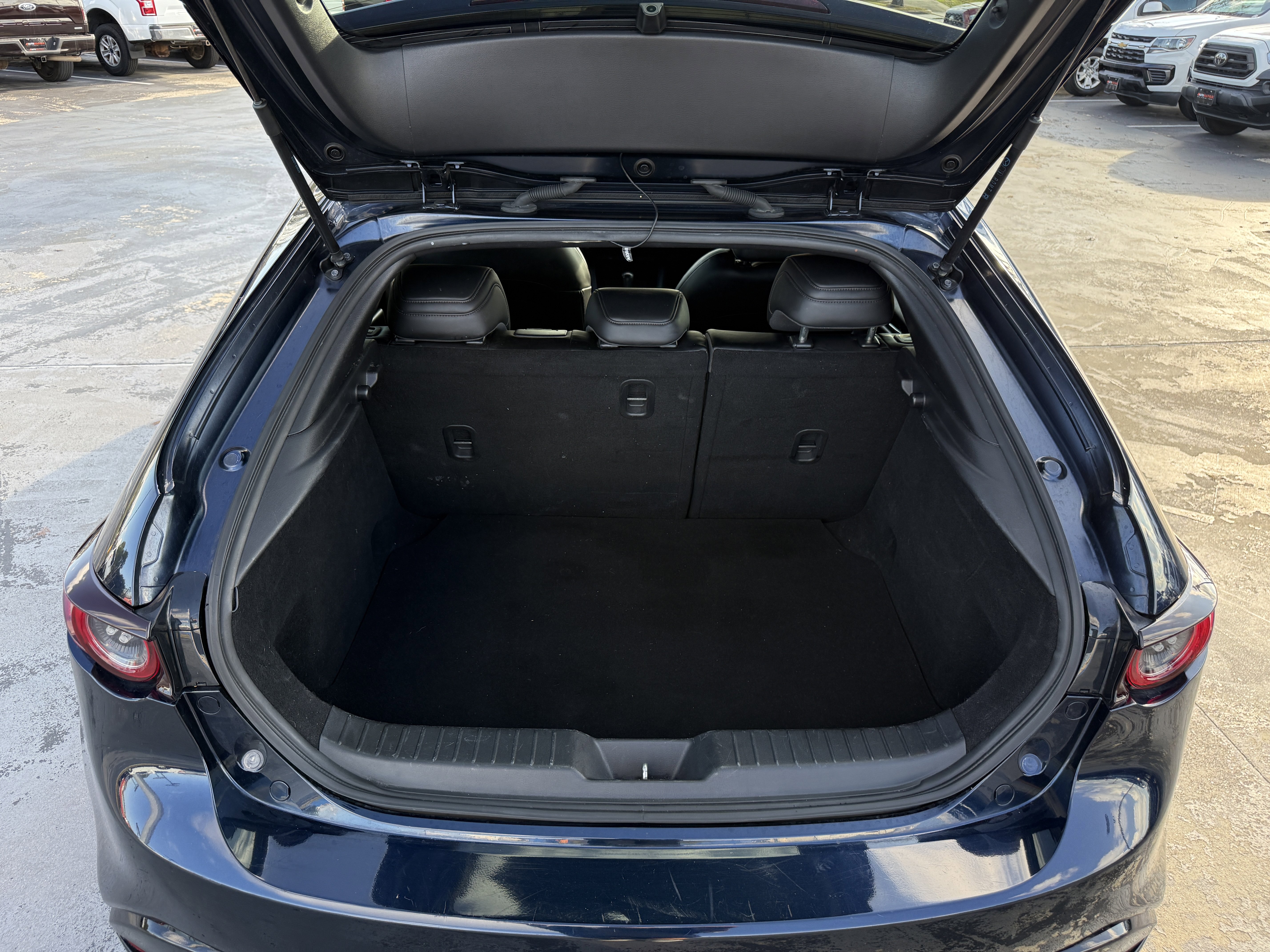 Used 2020 MAZDA MAZDA3 Hatchback image 32