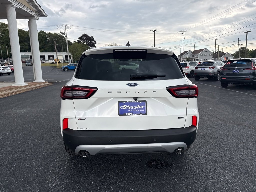 Used 2025 Ford Escape SE image 4