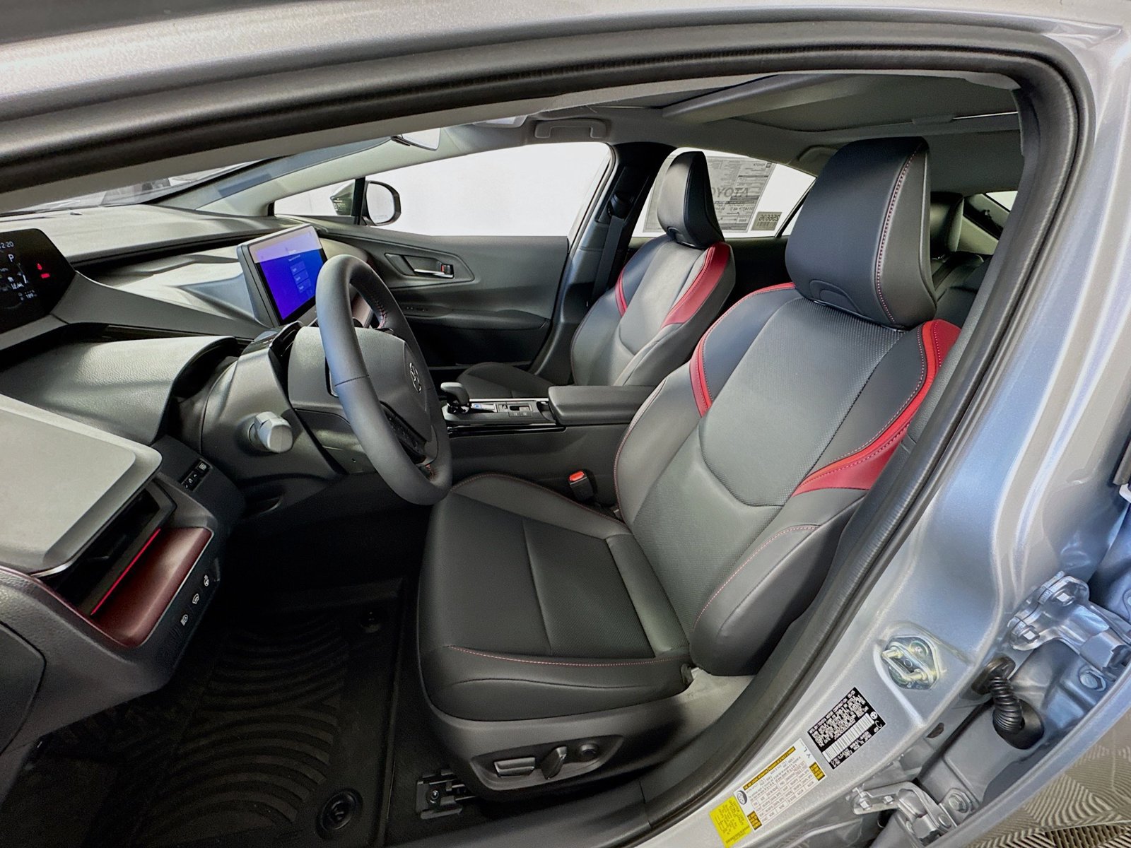 Used 2025 Toyota Prius Plug-In Hybrid FWD image 10