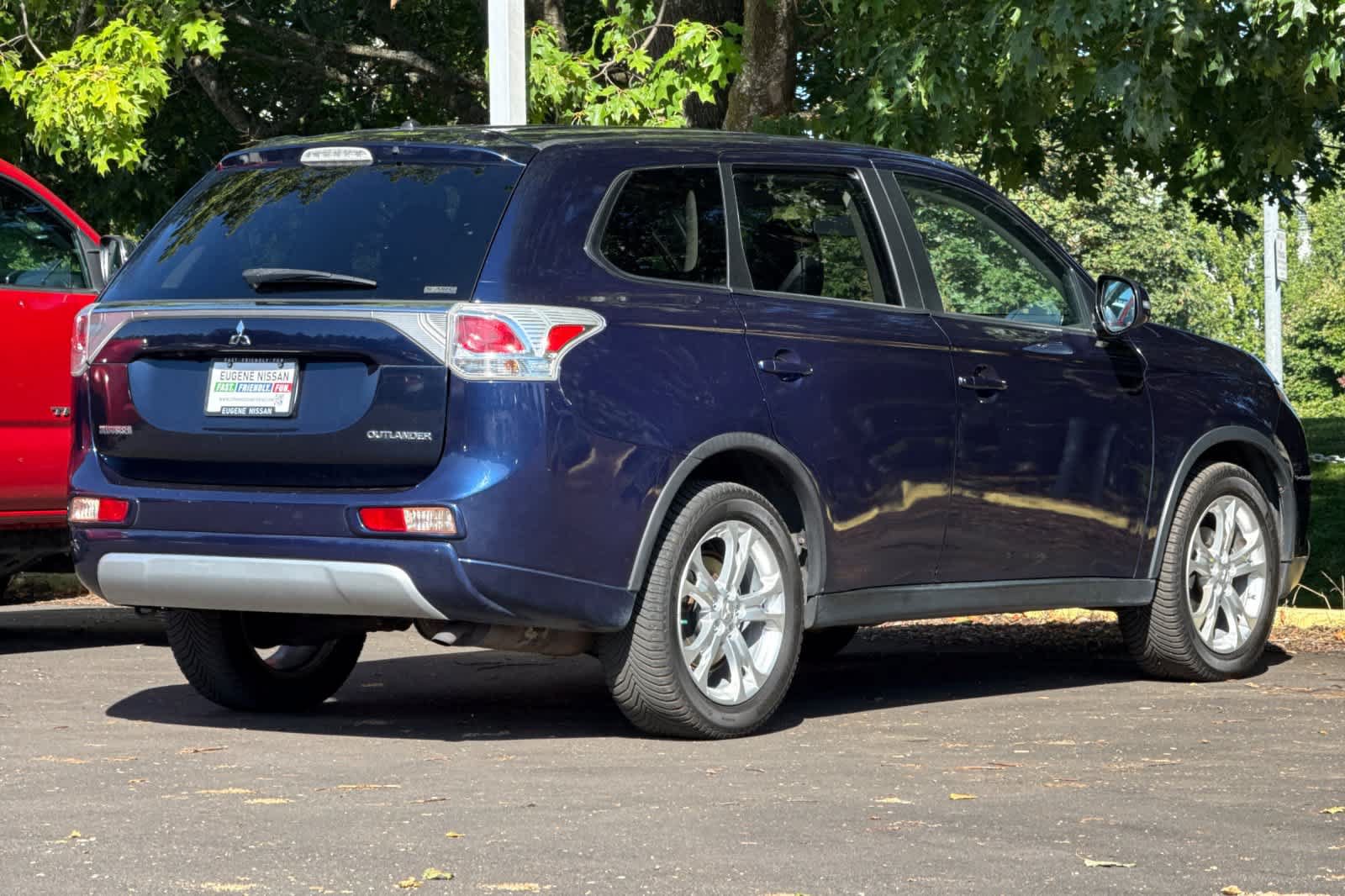 Used 2015 Mitsubishi Outlander SE AWD/4WD image 2
