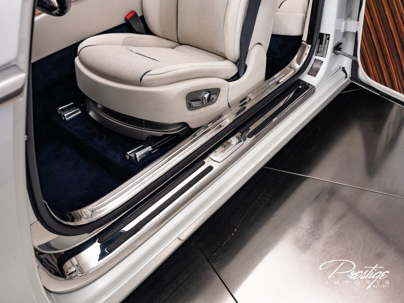 Used 2016 Rolls-Royce Dawn image 27