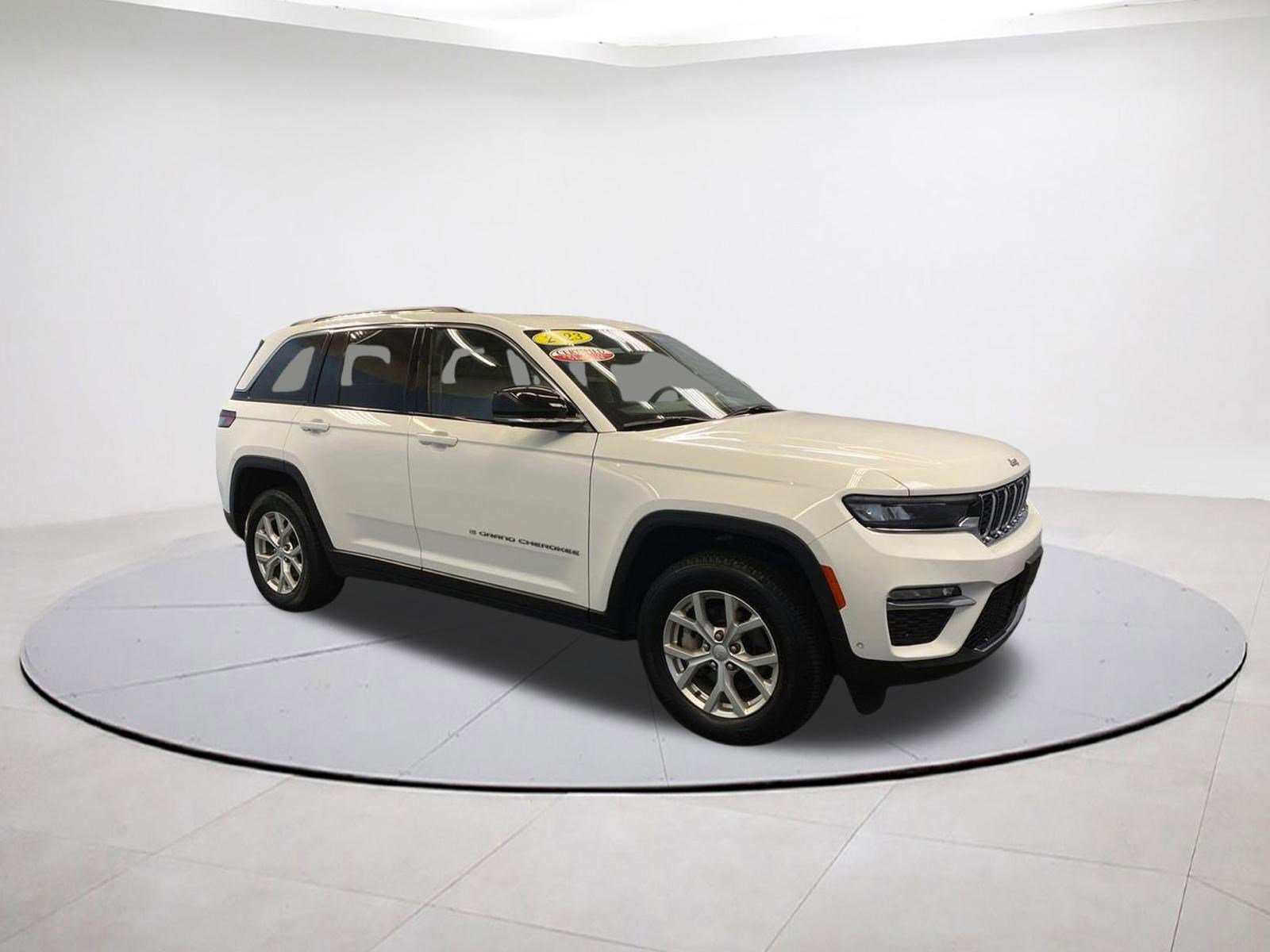 Used 2023 Jeep Grand Cherokee Limited w/ Luxury Tech Group II AWD/4WD image 7