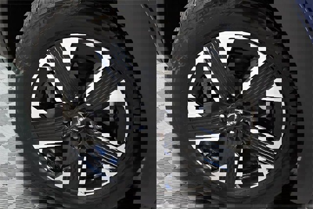 Used 2025 Nissan Kicks SV image 14