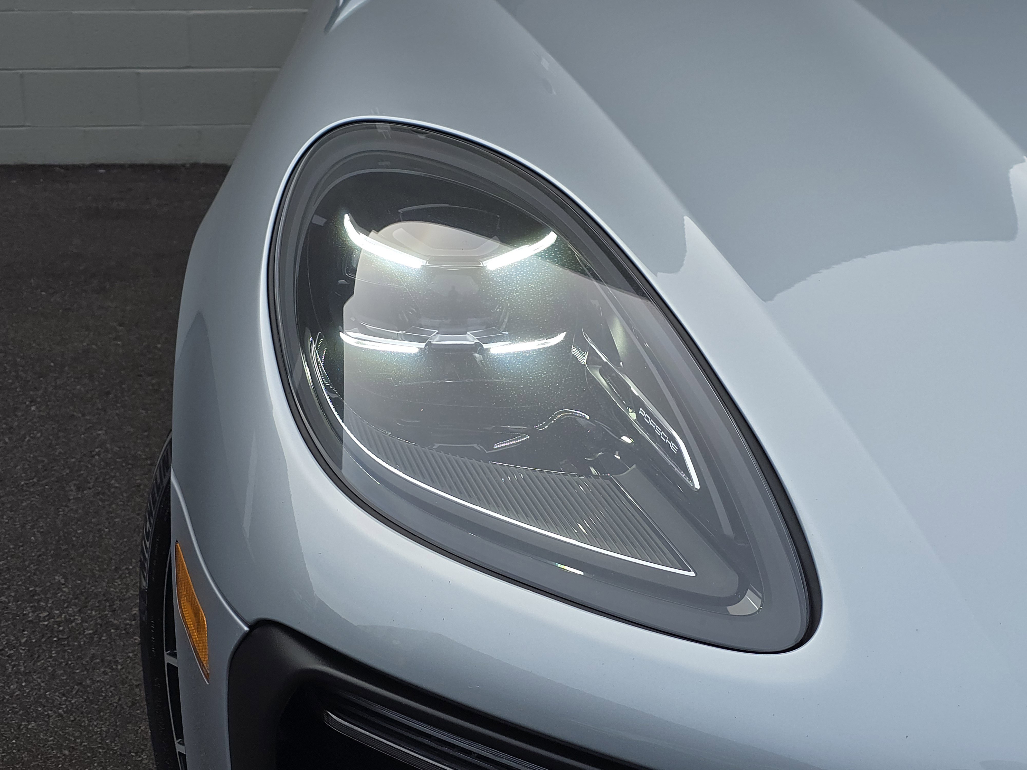 Certified 2023 Porsche Macan image 11