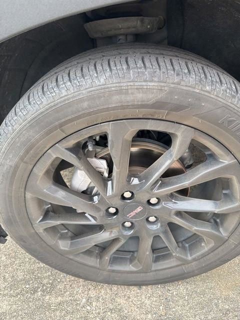 Used 2023 GMC Terrain SLT w/ Elevation Edition image 25