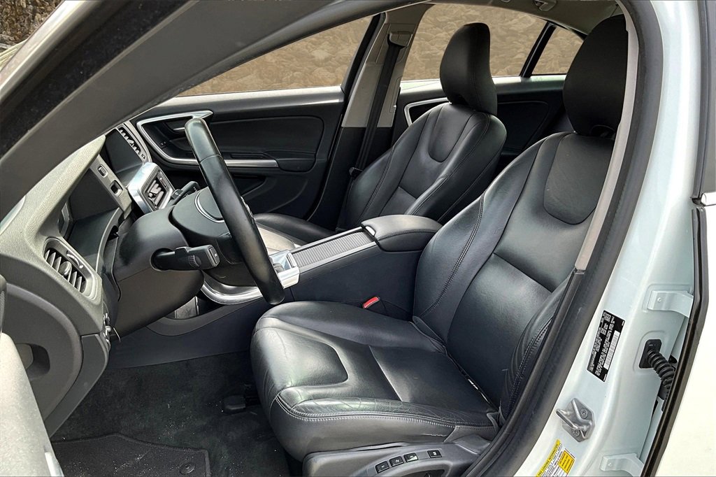 Used 2015 Volvo S60 T5 Platinum image 24