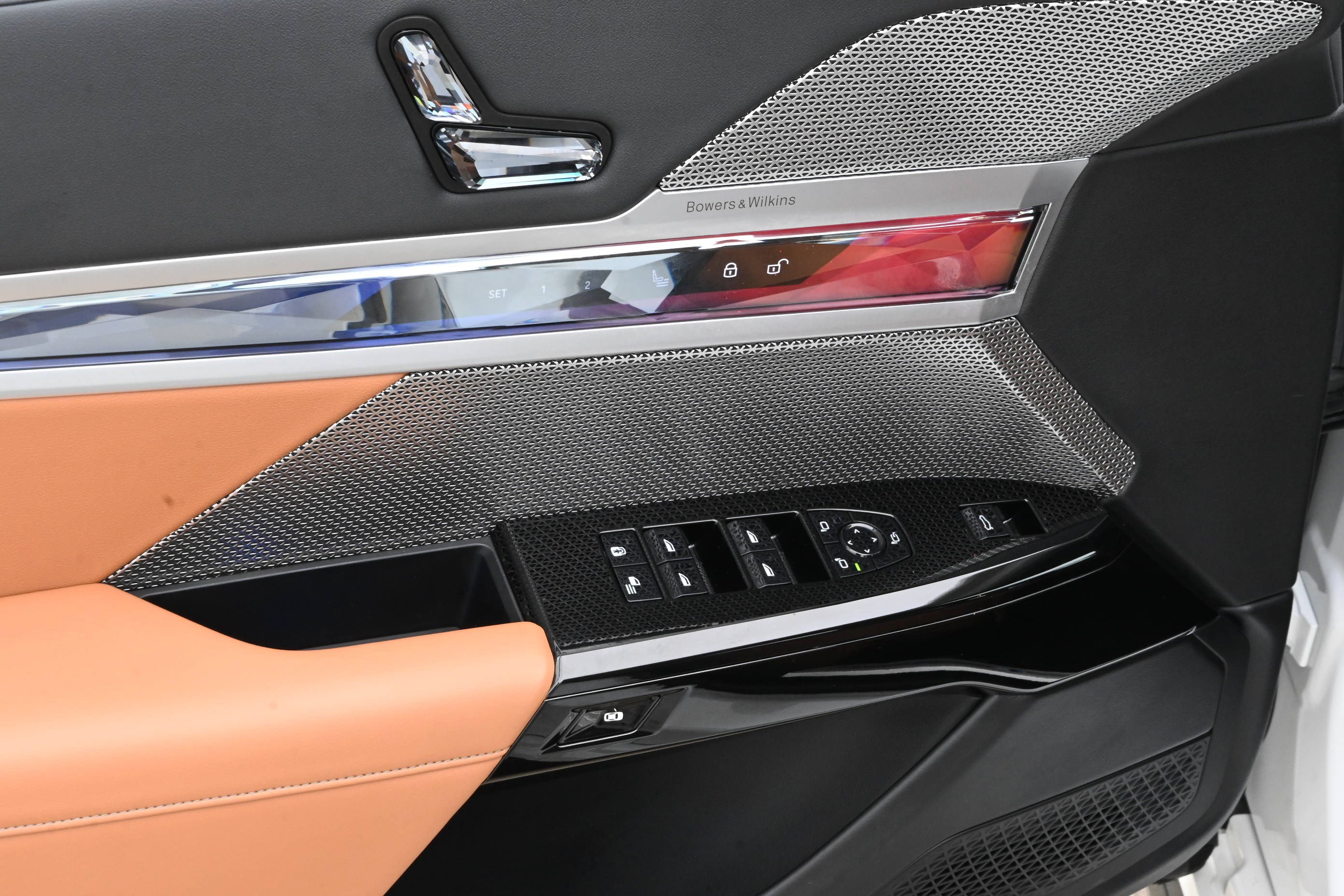 Certified 2023 BMW 740i w/ Parking Assistance Package image 31