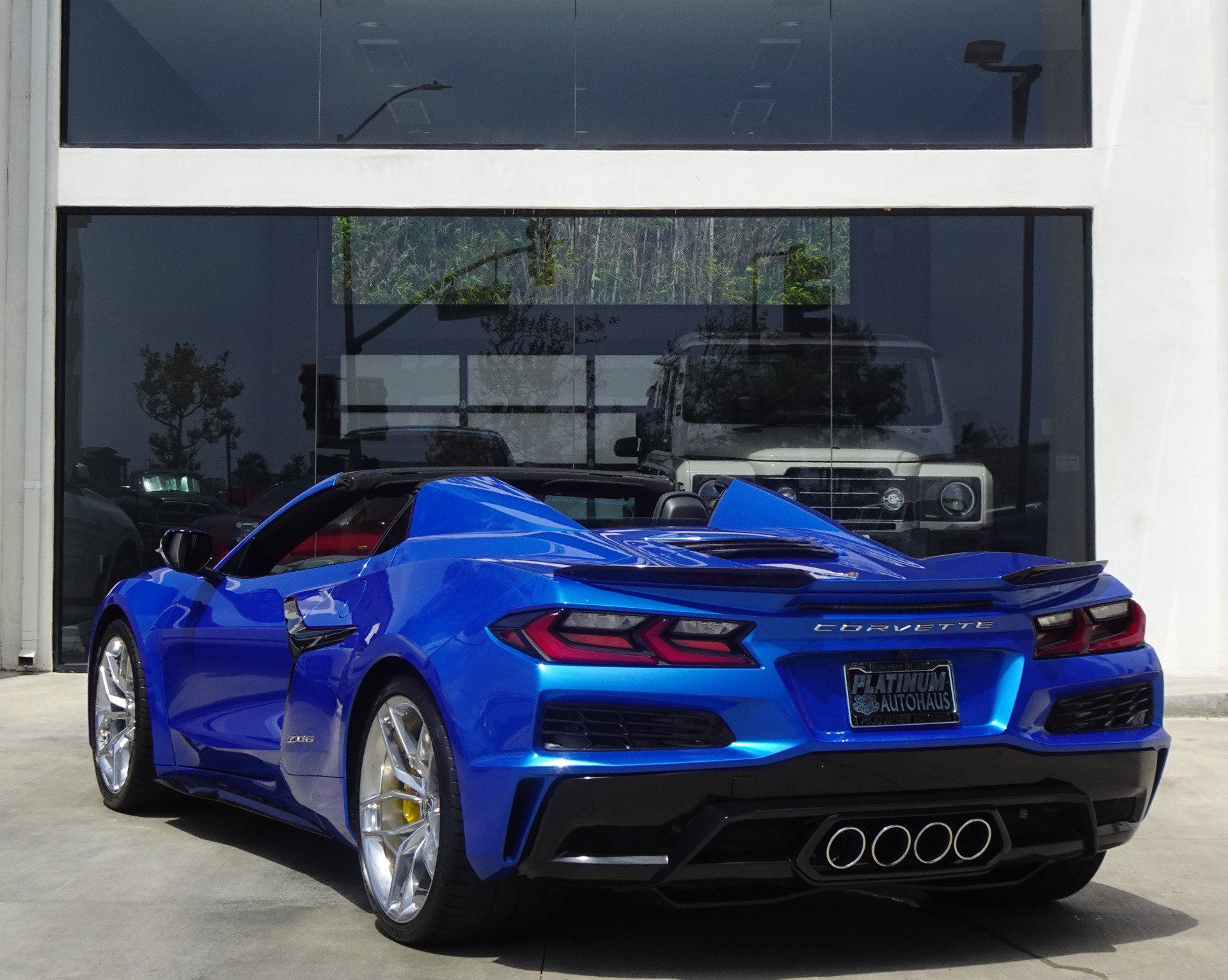 Used 2025 Chevrolet Corvette Z06 w/ Chrome Exterior Badge Package RWD image 5