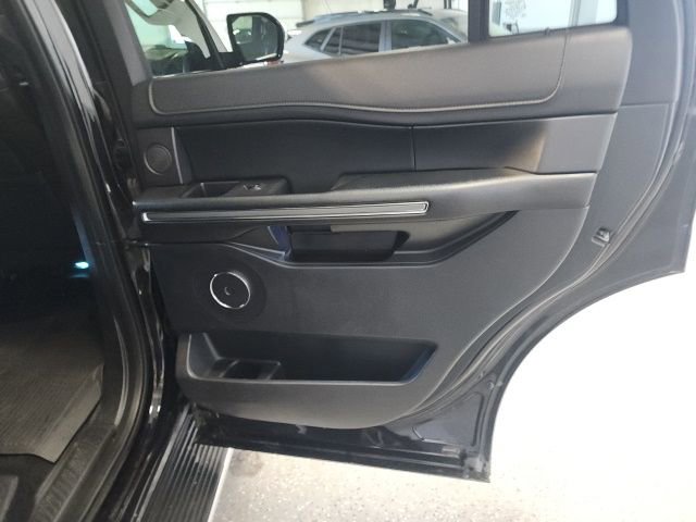 Used 2019 Ford Expedition XLT w/ Equipment Group 202A AWD/4WD image 19