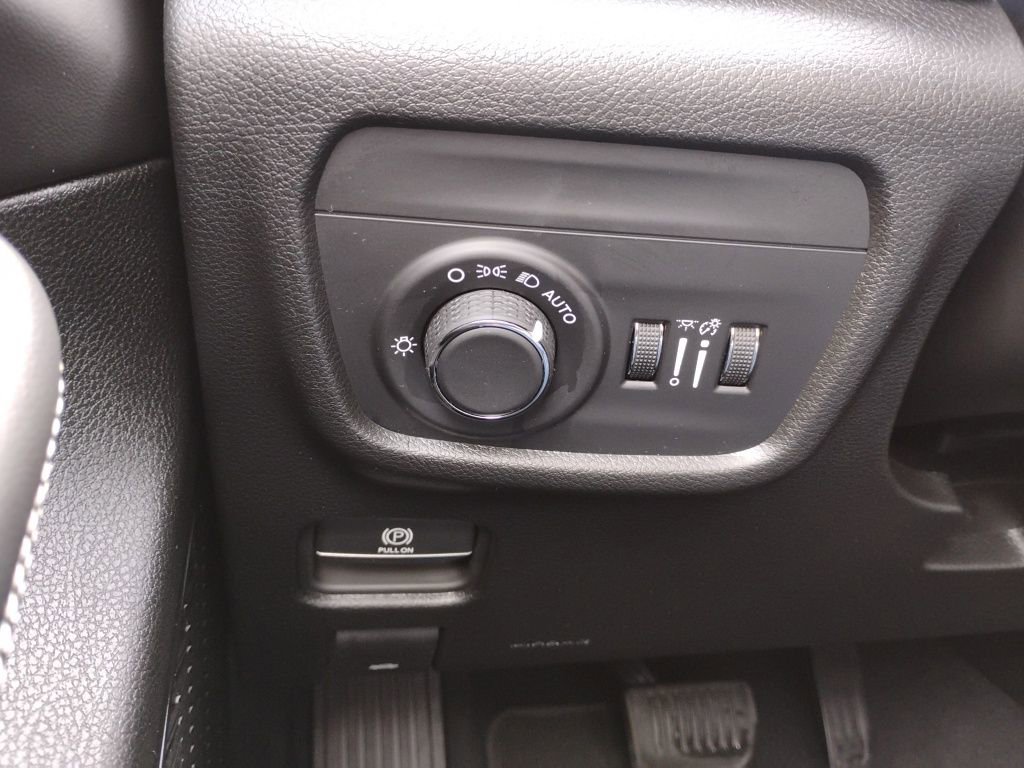 New 2025 Jeep Grand Cherokee L Laredo w/ Trailer Tow Package image 40