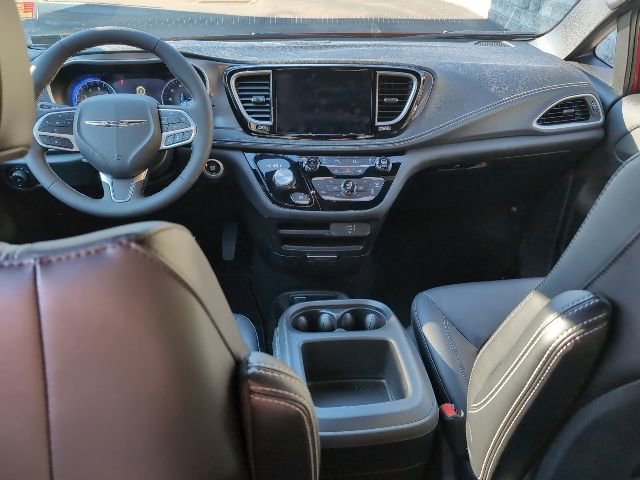 Used 2026 Chrysler Pacifica Select image 23