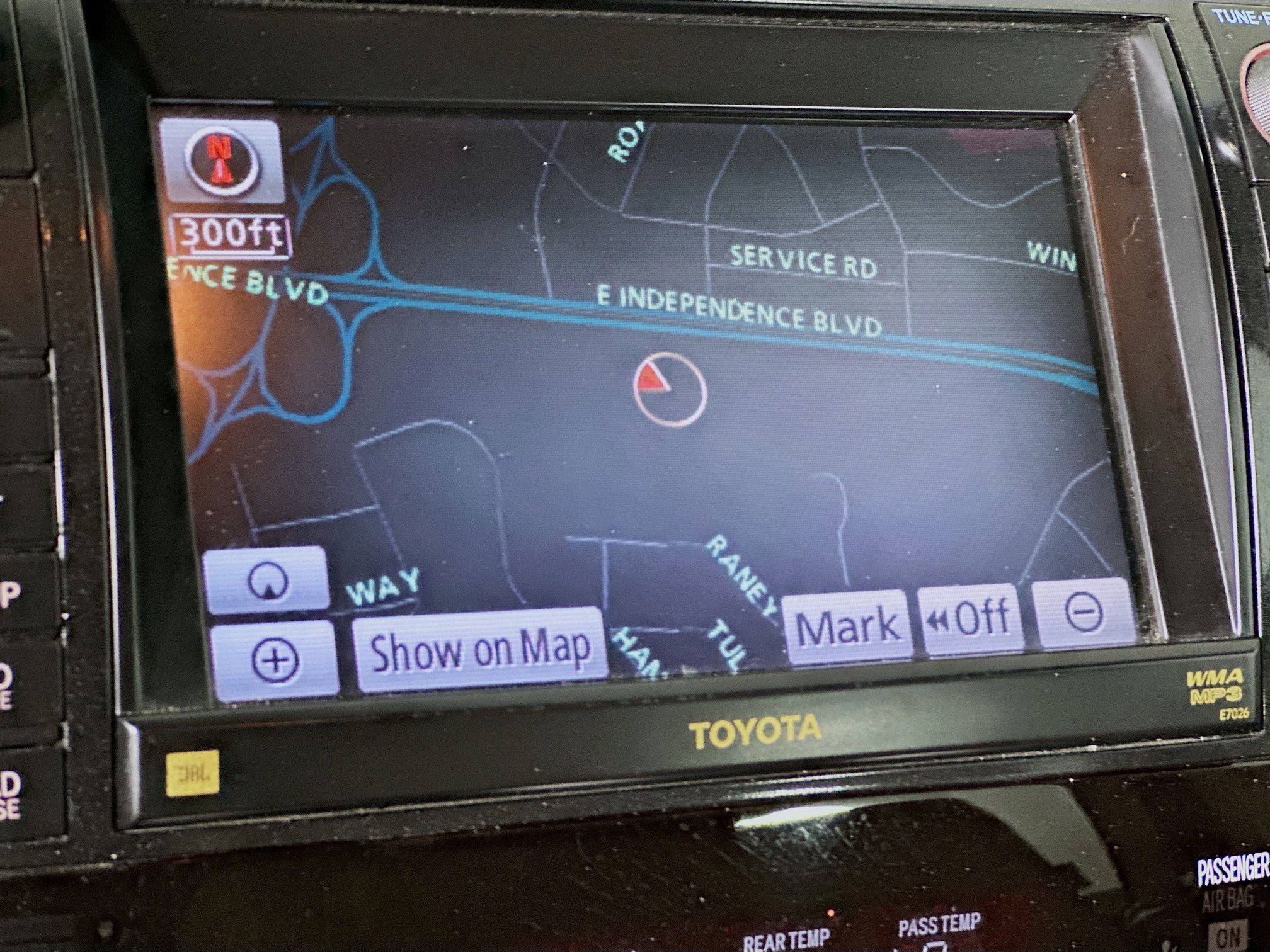 Used 2011 Toyota Sequoia Platinum image 22