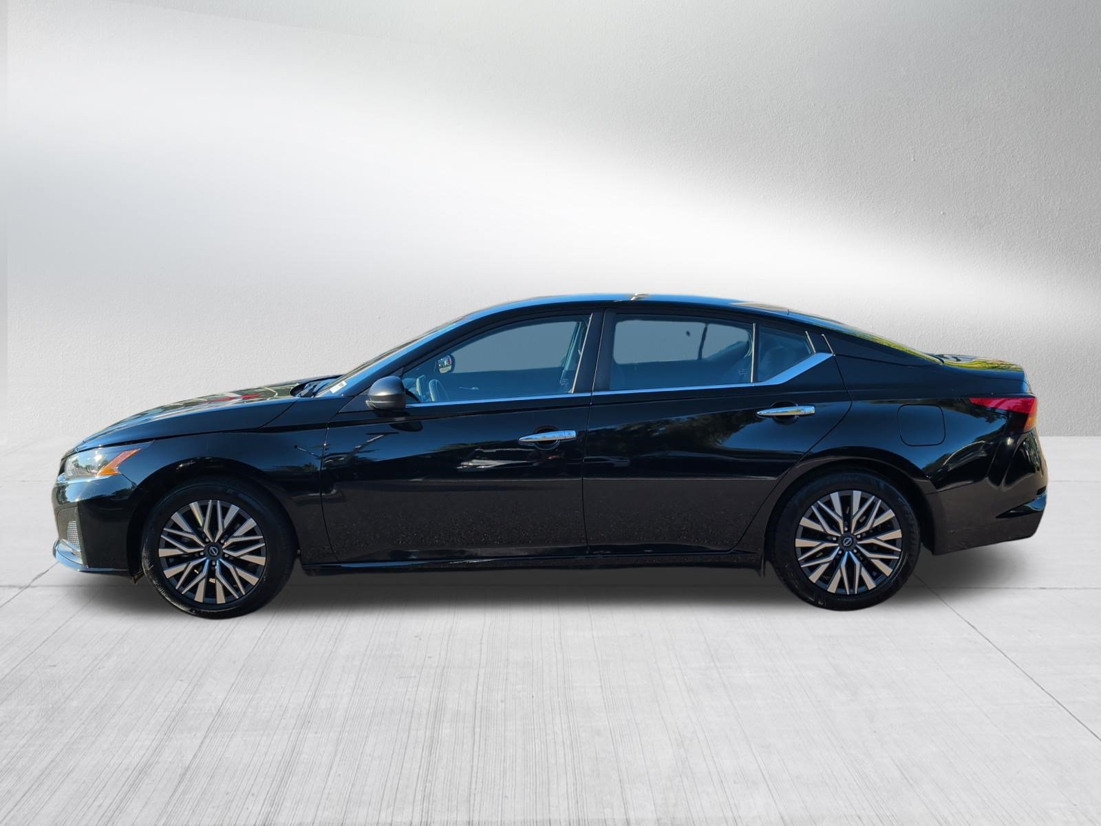 Used 2025 Nissan Altima 2.5 SV FWD image 4